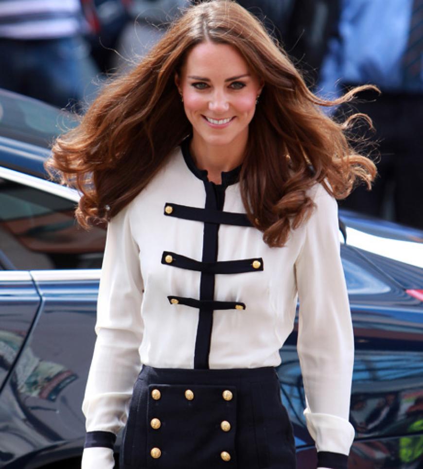 Ahoi! Auf große Fahrt ging Kate Middleton in diesem süßen Matrosen-Outfit - made by Alexander McQueen