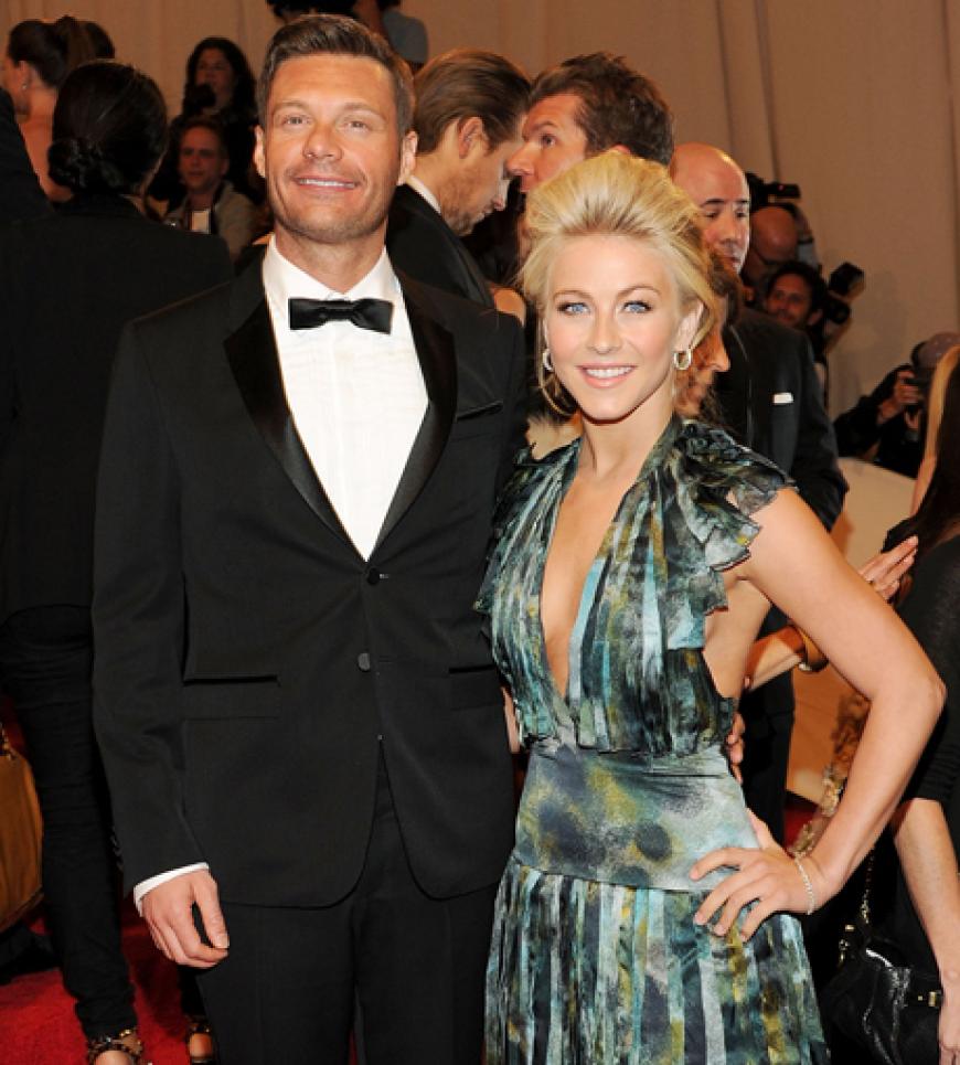 Promi-Moderator Ryan Seacrest in Begleitung von Julianne Hough