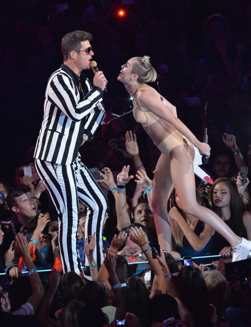 Erst performte Miley ihren Song
