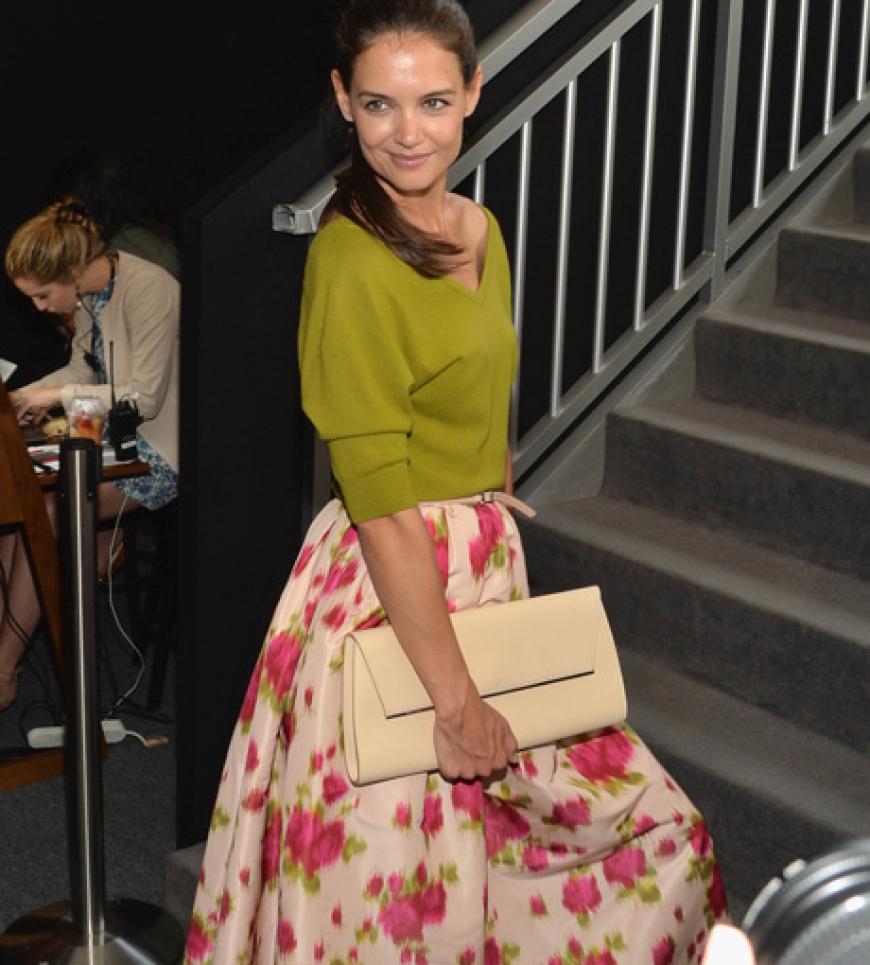 Heiß begehrt: nicht nur Katie Holmes, sondern auch ihr traumhafter Blumenrock von Michael Kors ist ein heiß begehrtes Must-Have für den Frühling.