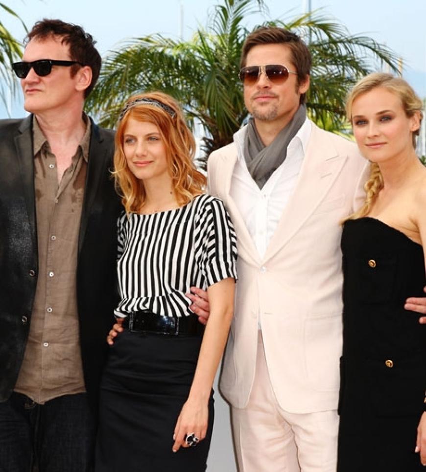 Regisseur Quentin Tarantino, Schauspielerin Melanie Laurent, Brad Pitt und Diane Kruger posieren in Cannes. Am Abend feiert ihr gemeinsamer Film