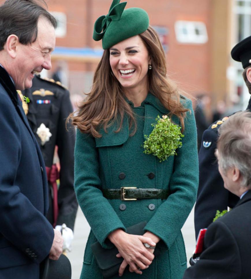 Catherine meldete sich aus dem Urlaub zurück und feierte im englischen Aldershot die St Patrick's Day Parade - natürlich in Grün