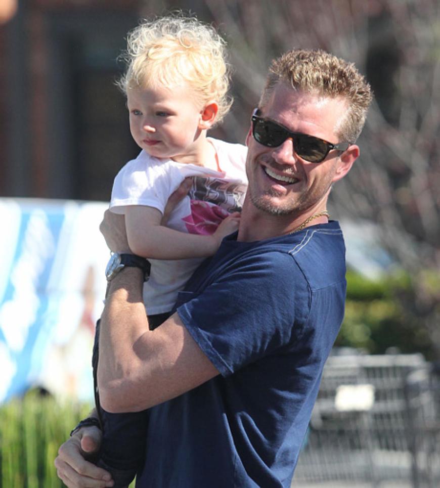 Stolzer Daddy: Der Grey's Anatomy-Star Eric Dane macht einen Shopping-Ausflug mit Tochter Billie in L.A. am 15.05.2012.
