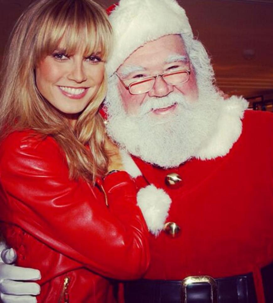 Der Weihnachtsmann freut sich über schöne Gesellschaft: Heidi Klum macht gute Weihnachtsstimmung