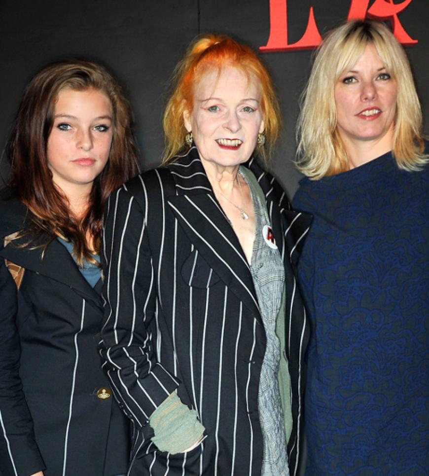 Sara Stockbridge und Vivienne Westwood Backstage vor der Show