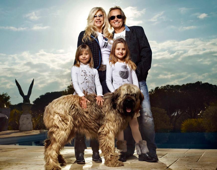 Monaco, St. Tropez und Kitzbühel: Familie Geiss ist fast überall Zuhause. In ihrer TV-Doku dürfen wir Mutter Carmen, die Töchter Davina Shakira und Shania Tyra sowie Oberhaupt Rooooobert Geiss bei ihrem Jetsetter-Dasein begleiten