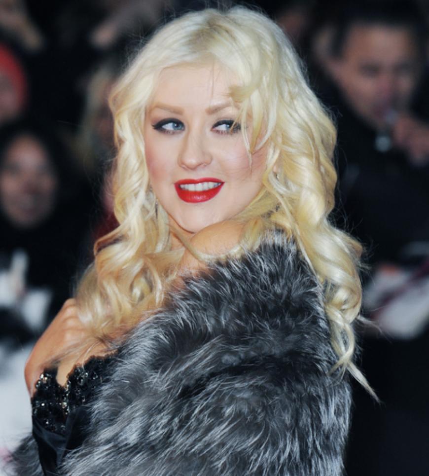 Christina Aguilera strahlt über das ganze Gesicht. Ob es an ihrem neuen Lover liegt? Angeblich soll die Schauspielerin den Set-Assistenten Matt Rutler daten
