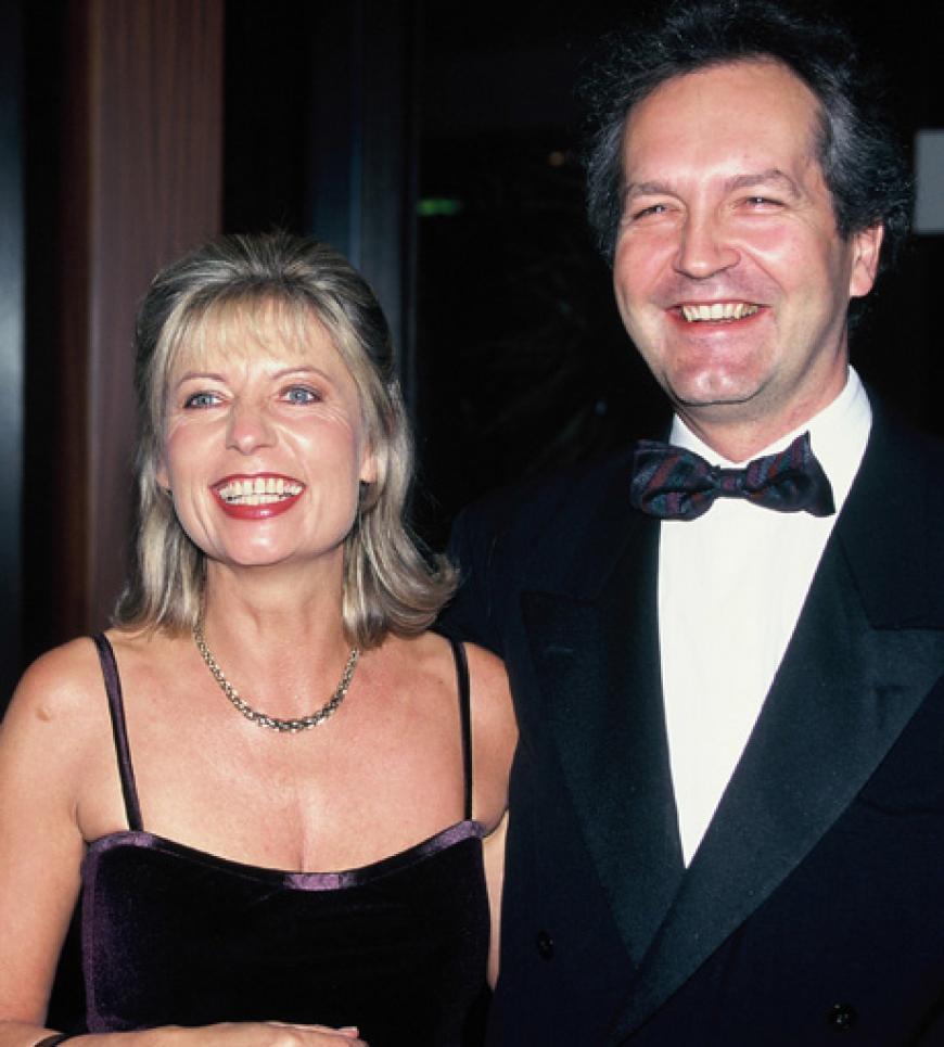 Auch Sabine Postel musste 2003 den Tod ihres Mannes Otto Riewoldt (r.) verkraften, der im Alter von 54 Jahren an Krebs starb. Sie hatte den´ Literaturwissenschaftler und Journalisten 1991 geheiratet, ihr gemeinsamer Sohn wurde 1992 geboren