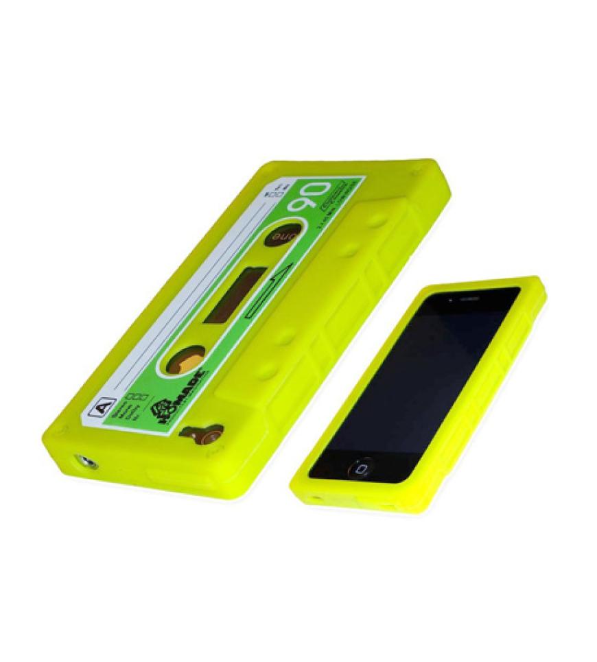 Hätte Marty McFly in den 80ern ein Iphone besessen, hätte er es sicher mit dieser neonfarbenen Kassetten-Hülle geschützt. Iphone-Case aus Gummi von Xcessor über amazon.de, ca. 5 €