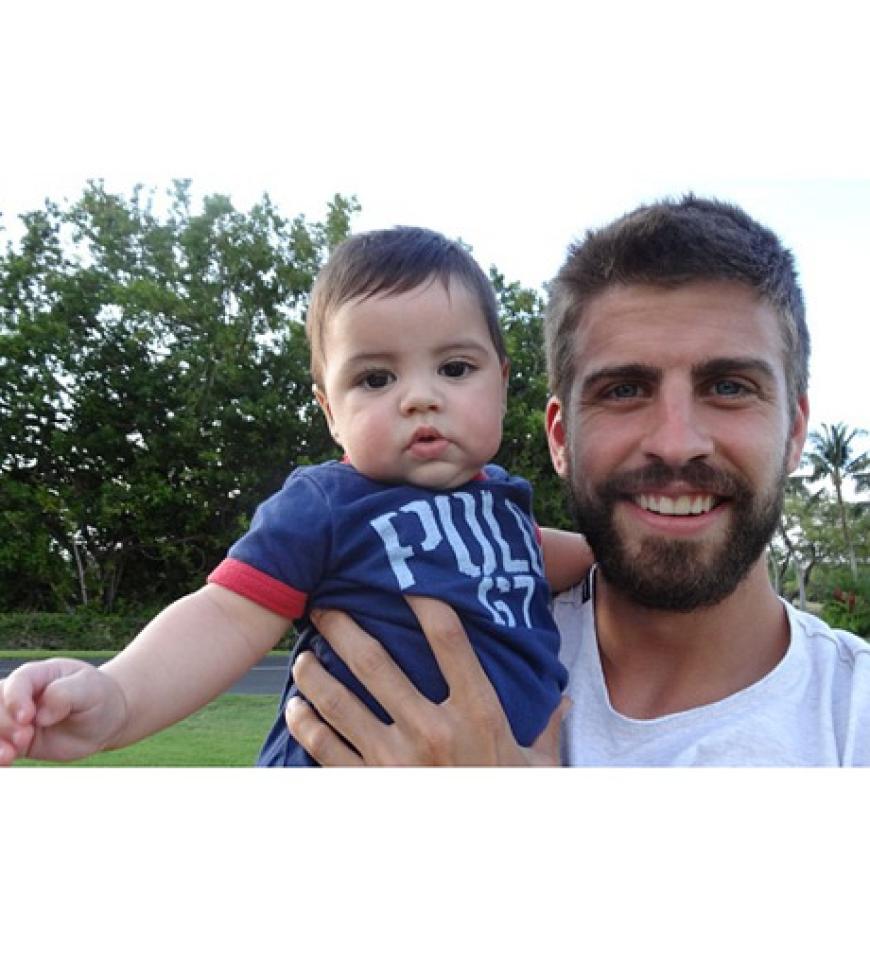 Das Baby ist der Sprössling von Shakira & Fußball-Star Piqué. Papa ist natürlich stolz wie Oskar