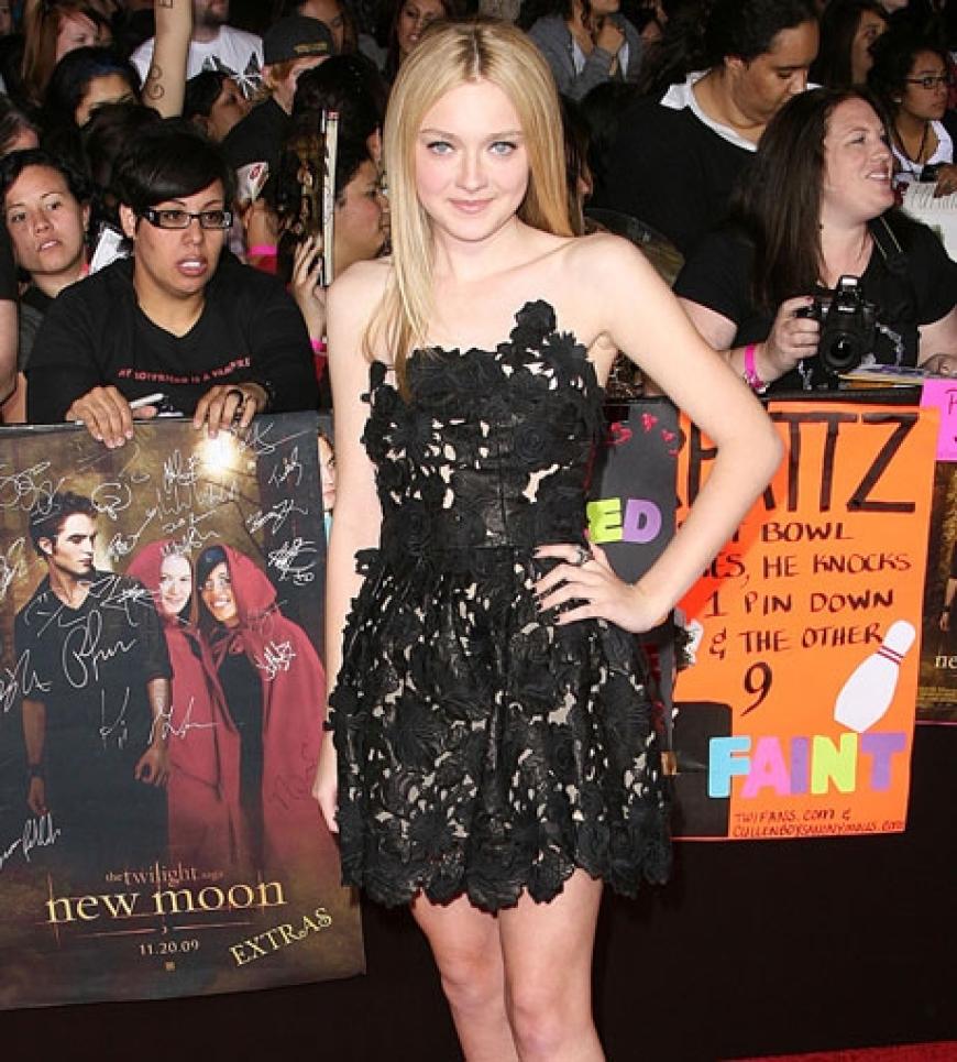 Sie begleitete ihre große Schwester Dakota Fanning, die in