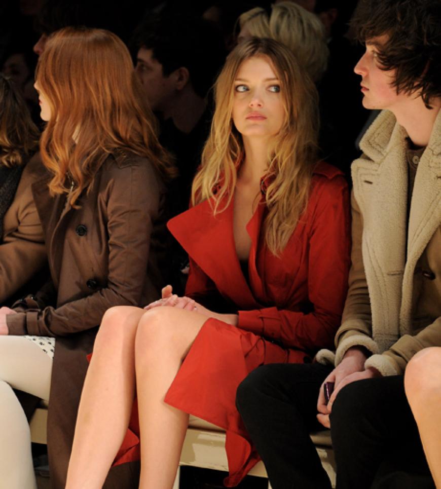 Ebenfalls in der Front Row: Das britische Topmodel Lily Donaldson