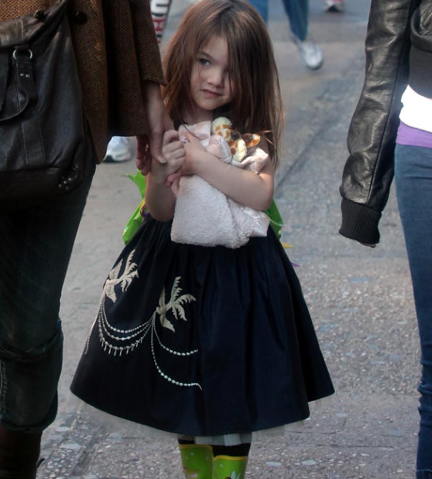 Kleine Maus im Mittelpunkt des Interesses: Suri Cruise