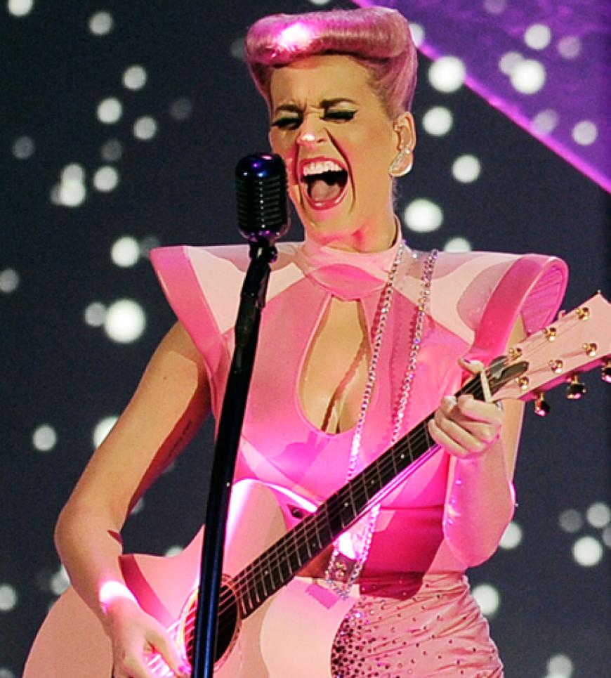 Katy Perry kunterbunt: Die Sängerin lieferte eine coole Performance ab