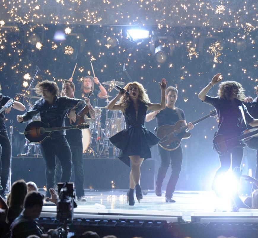 Konfetti, Lichteffekte, Tänzer und eine heiße Bühnenshow: Kimberly Perry live in Las Vegas