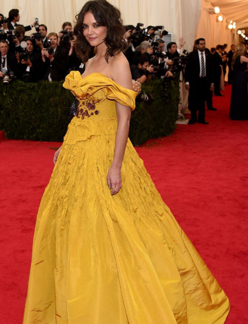 Mit Geld kann man eben keinen Geschmack kaufen. Das bewiesen einige Promi-Damen bei der gestrigen MET Gala in New York. OK! zeigt die größten Fashion-Flops des Abends: Katie Holmes in Grusel-Gelb