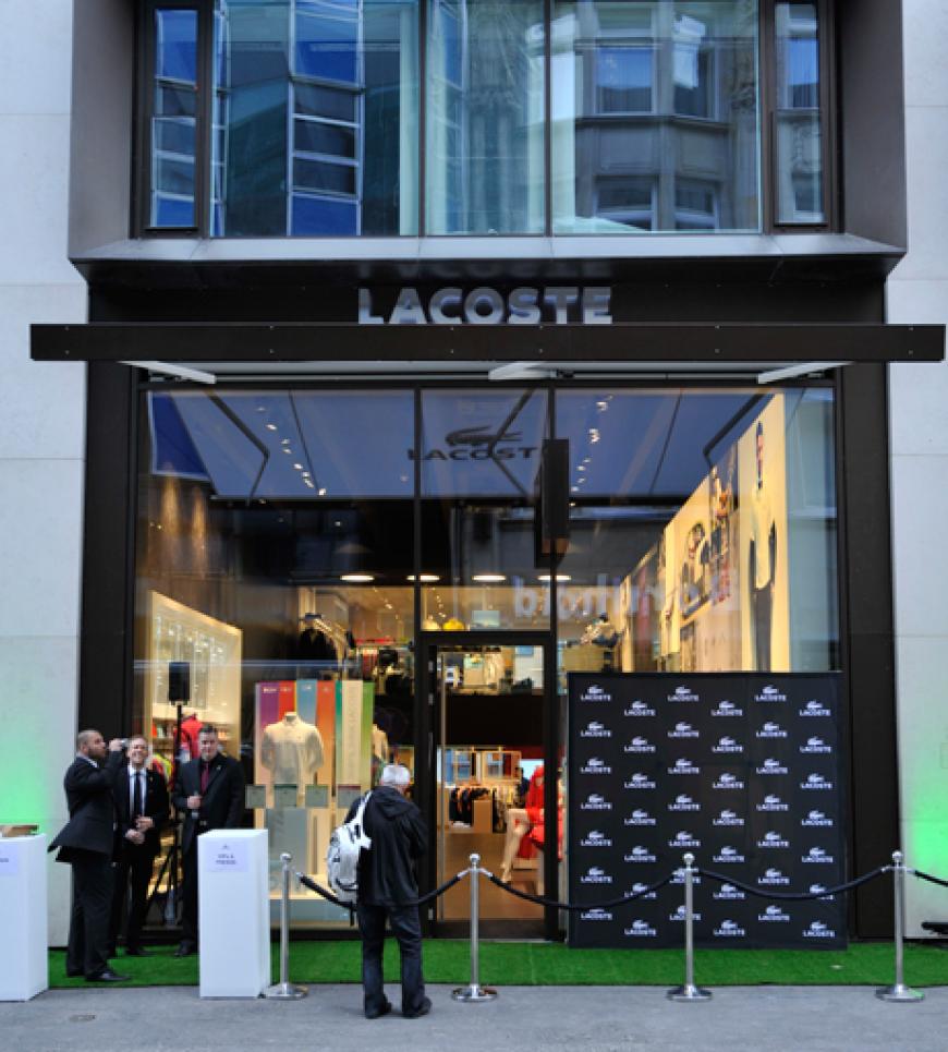 Das ist er also: Der neuen Flagshipstore von Lacoste. Zu finden übrigens am Neuen Wall 63