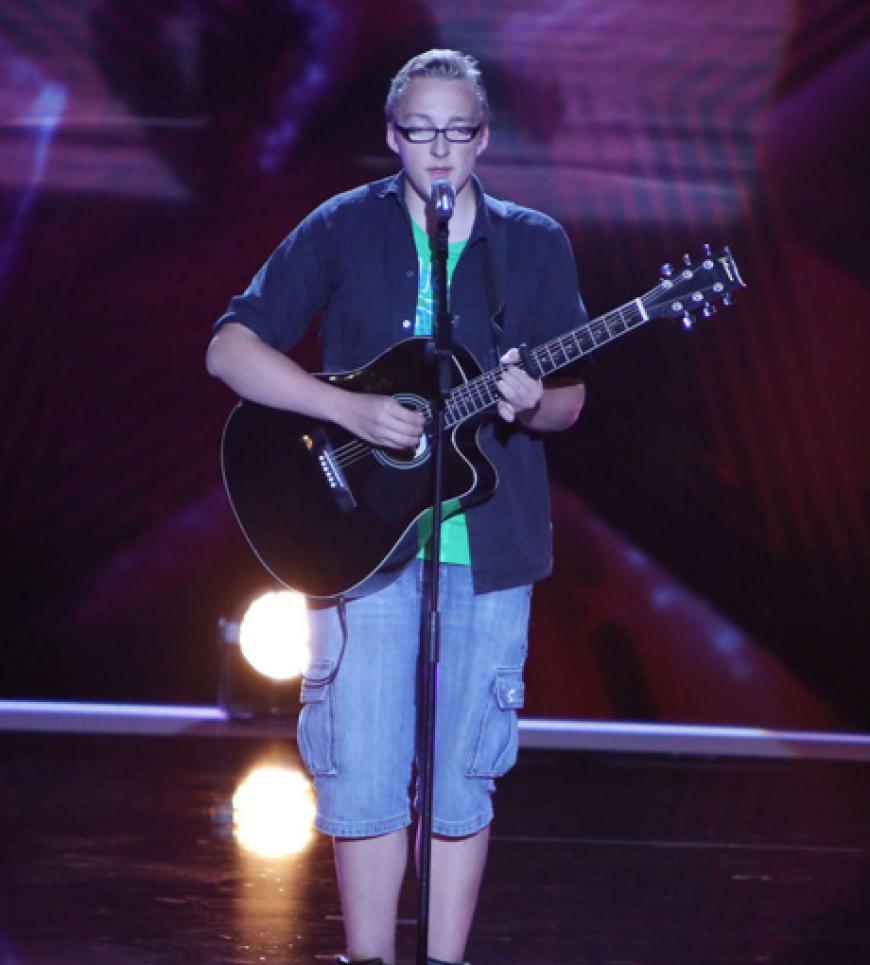 Sänger Marvin Gräb, 16, aus Varel an der Gitarre