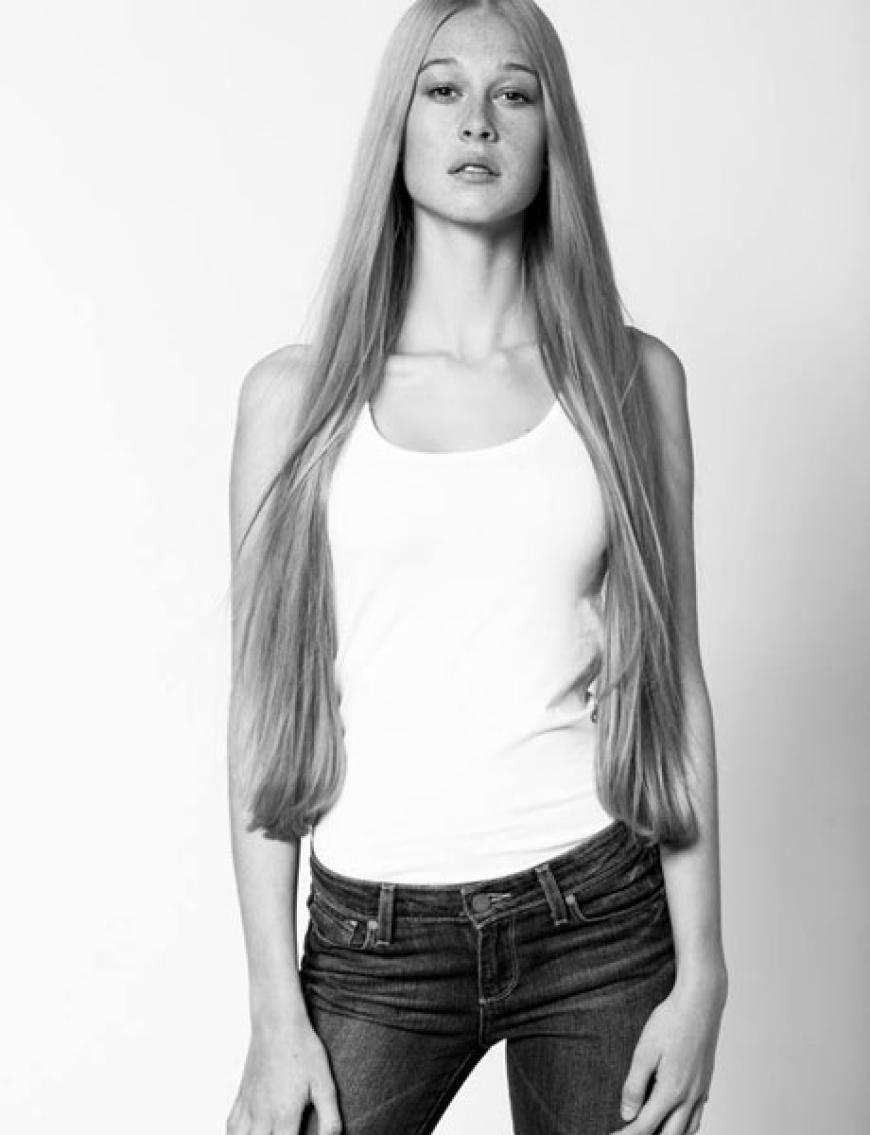 Trotz schneiden sind Samanthas Haare noch extrem lang