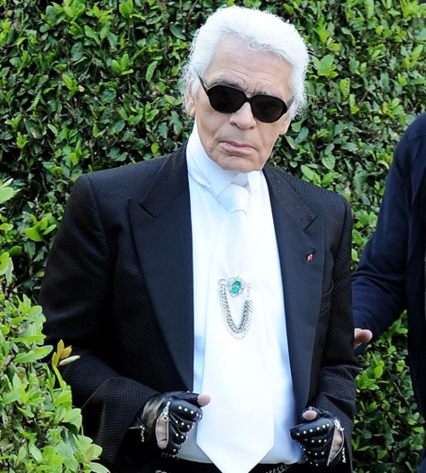 Mode-Zar Karl Lagerfeld präsentierte Anfang der Woche (9.5.) in gewohnt glamouröser Umgebung die Chanel Cruise Collection 2011. Klar ließen sich die Promis diese Einladung nicht entgehen!