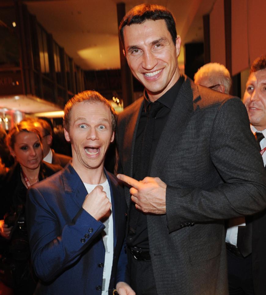 David trifft Goliath: Komiker Ralf Schmitz und Box-Weltmeister Wladimir Klitschko in Posierlaune