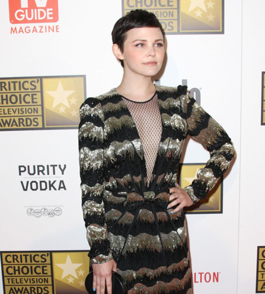Mit diesem raffinierten Kleid von Viktor&Rolf lenkt Schauspielerin Ginnifer Goodwin alle Aufmerksamkeit auf ihre goldene Mitte.