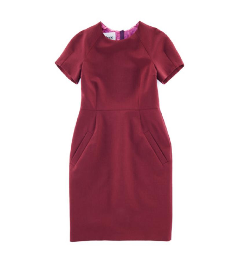 23. August 2012: Rot ist in! Dieser Farbknaller von Acne ist eine echt Investition! Wer sich traut, kann sogar im Red-Allover-Look gehen. Etuikleid von Acne, ca. 410 Euro