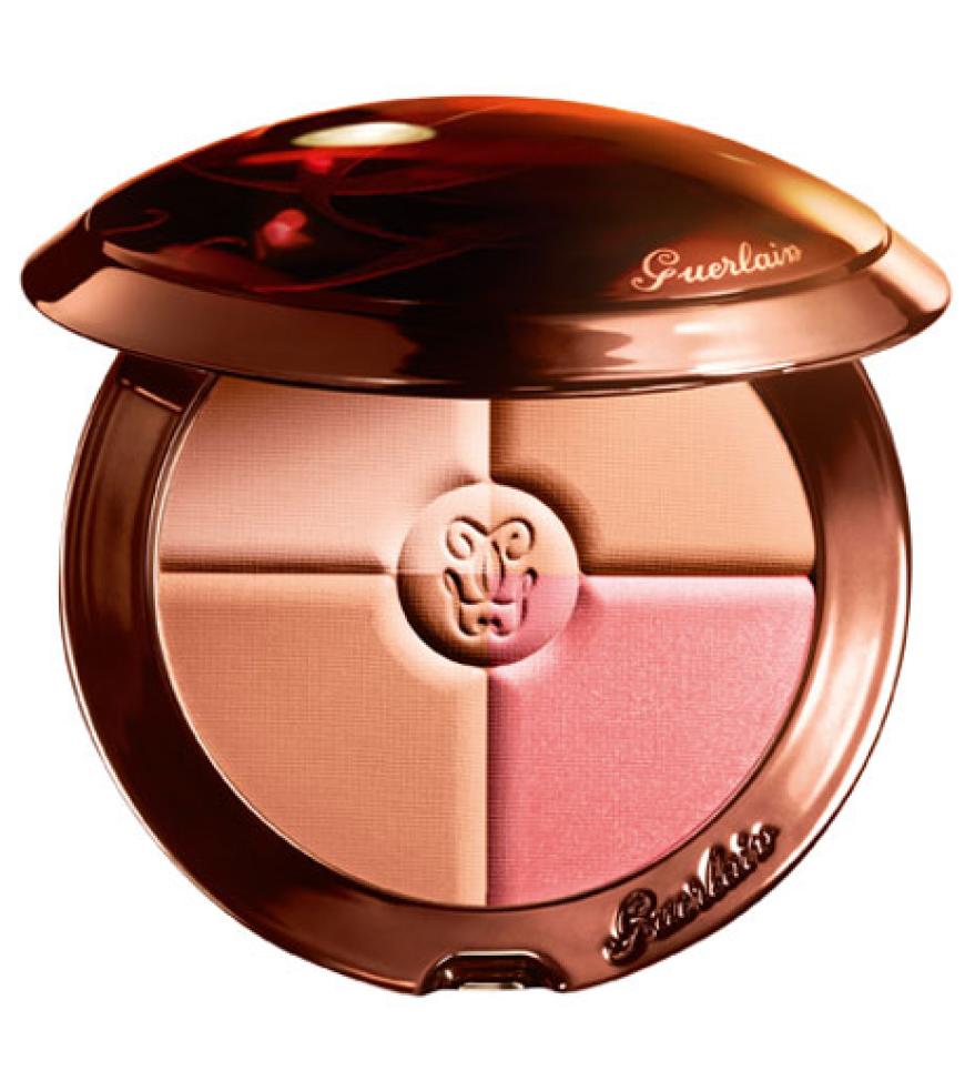 Die schöne Bräune zaubert man ganz easy mit einem Bronzing-Powder.
