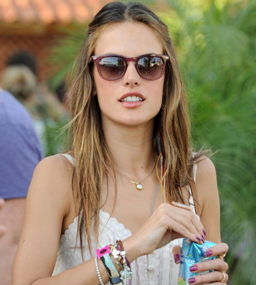 Topmodel Alessandra Ambrosio genießt die Sonnenstunden