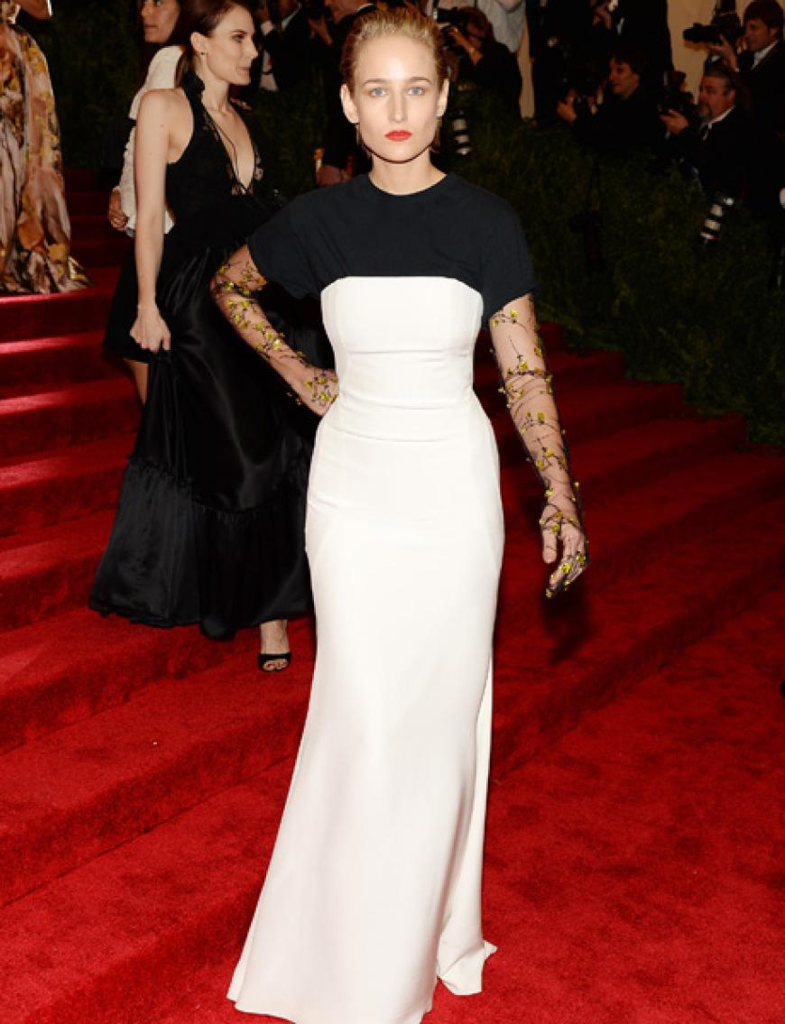Black and White: Schauspielerin Leelee Sobieski entschied sich für ein Kleid von Christian Dior Couture