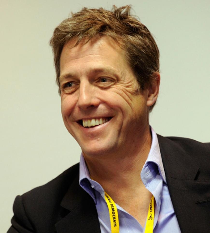 Für eine süße Überraschungsnews sorgte Schauspieler Hugh Grant: Er ist Vater einer Tochter geworden, die aus einem One-Night-Stand entstand. Hugh steht zur Kleinen und ist glücklicher Vater. Toll!