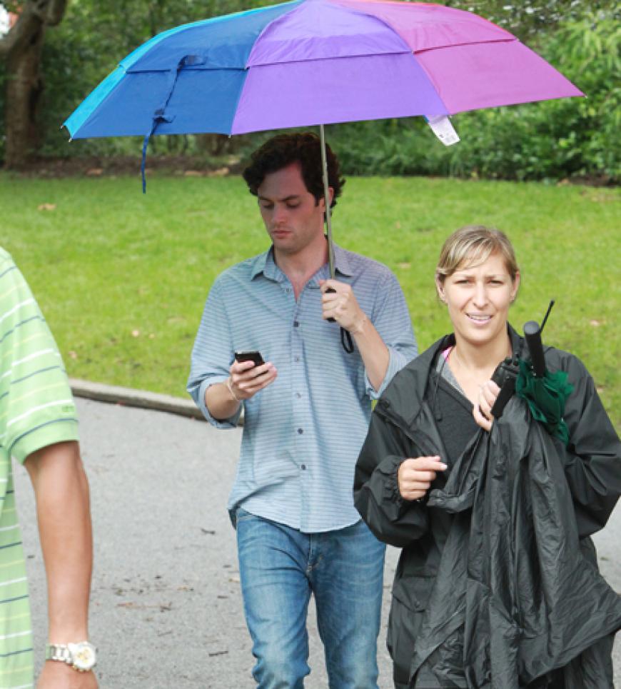 Ob der Regenschirm mit zur Szene gehört?