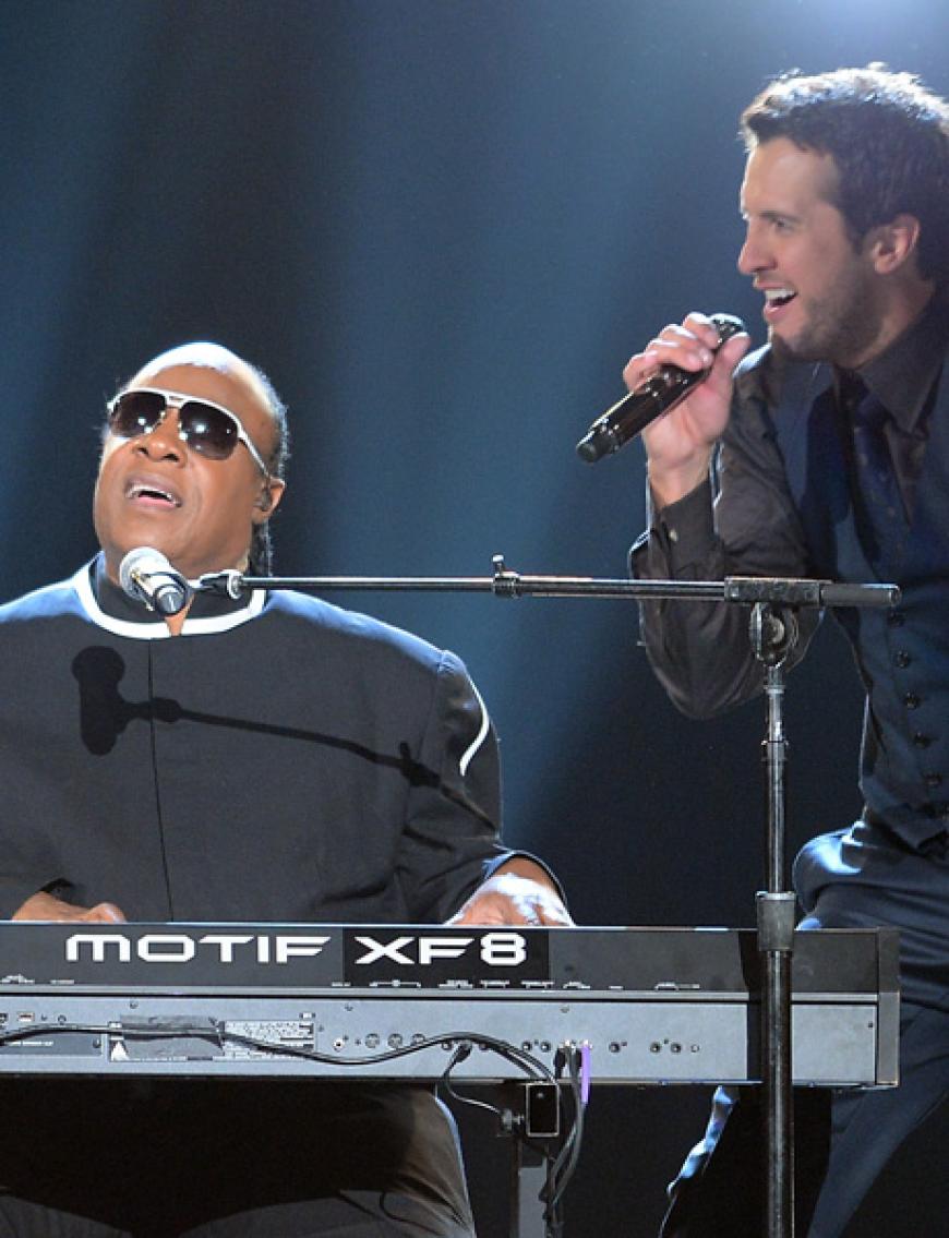 Emotional war der Auftritt von Stevie Wonder und Luke Bryan