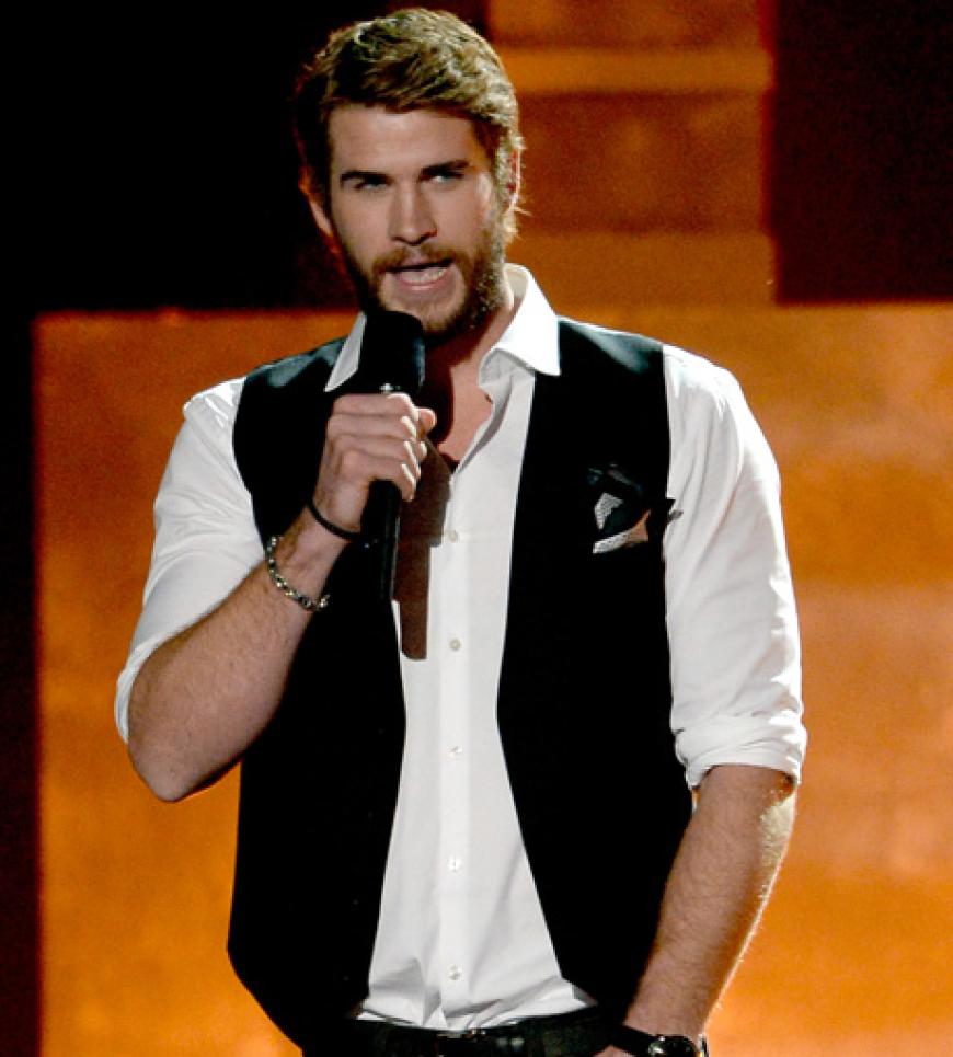 Solo oder nicht? Zumindest kam Liam Hemsworth ohne seine (Ex-)Verlobte Miley Cyrus