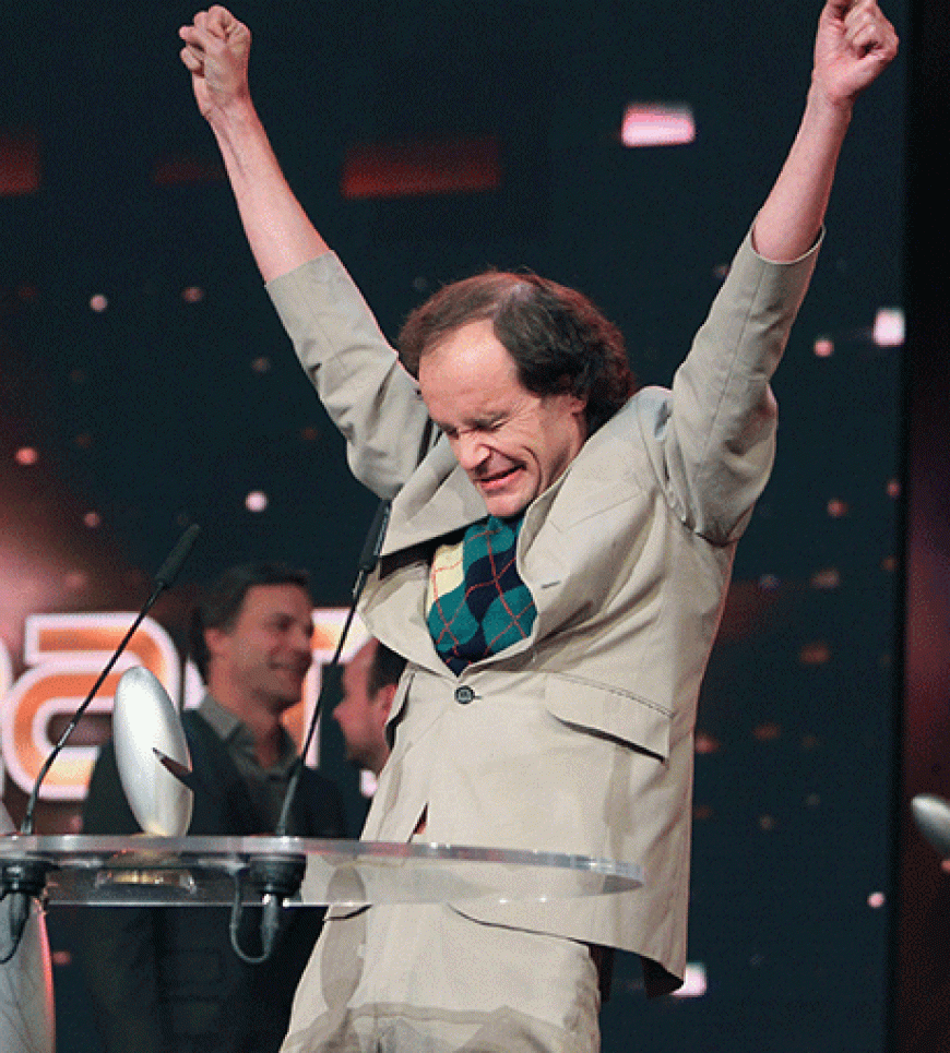 Er erhält den 'Deutschen Comedypreis' in der Kategorie 'Bestes TV-Soloprogramm' für 'Olaf Schubert live! Meine Kämpfe'