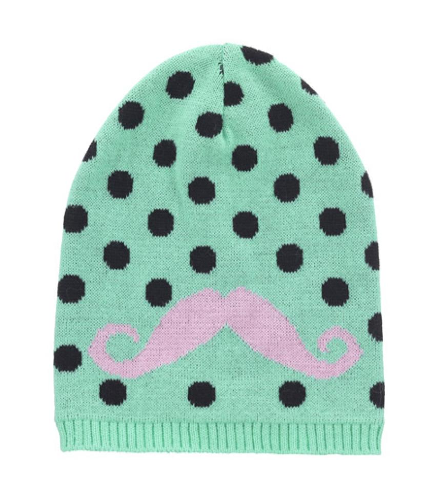 9. September 2012: Hamburg, 10 Grad Celsius, starker Herbstwind der Moustache sitzt! Strickmütze von River Island, ca. 15 Euro