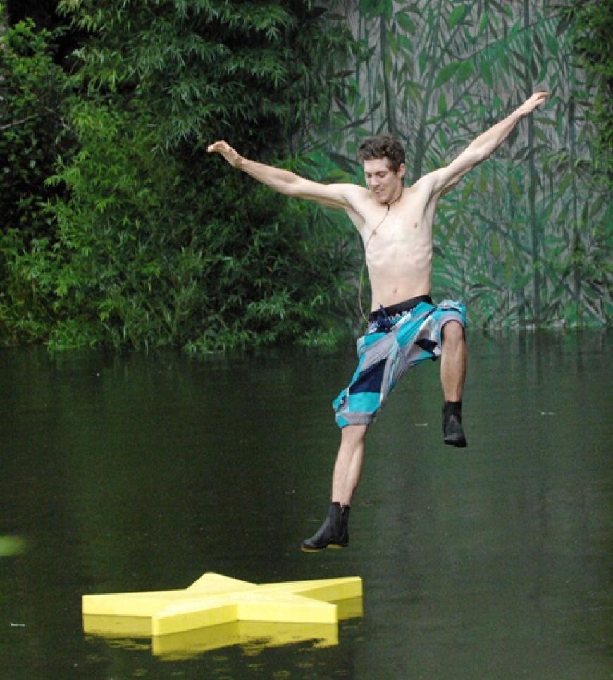 Oops, doch nicht. Joey landete im kalten Wasser´