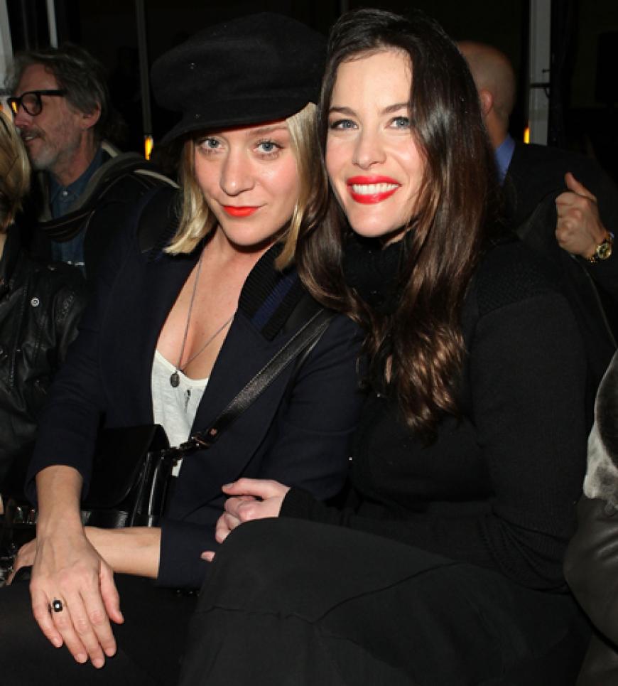 Best friends in der Front Row: Chloe Sevigny und Liv Tyler 