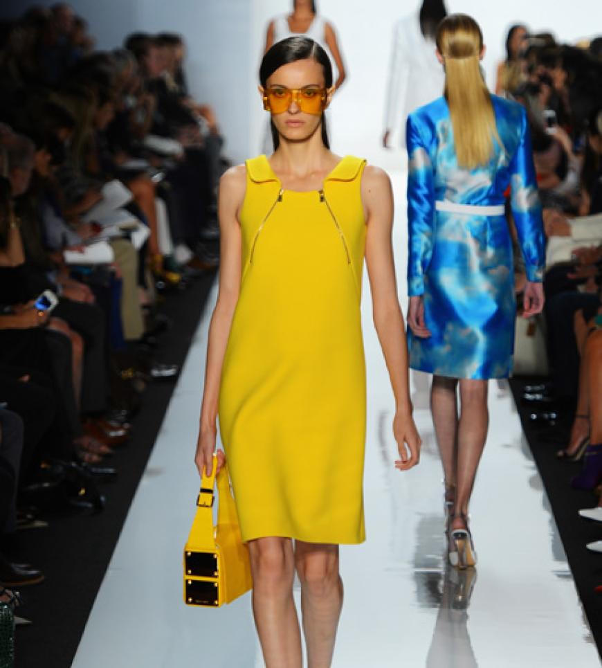 Der Clean-Chic wird bei Michael Kors durch die kräftigen Farben aufgelockert.