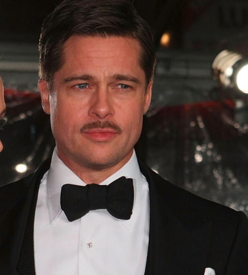 Mit Schnauzbart: Brad Pitt