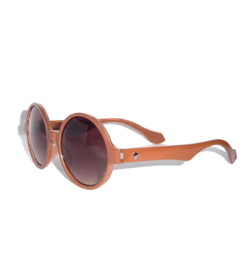 XXL-Shades bleiben in – neu sind kreisrunde Gläser, die die Swinging Sixties wieder aufleben lassen. Hübsch in zarten Tönen oder mit Farbverlauf in den Gläsern. Friis & Company, ca. 30 Euro