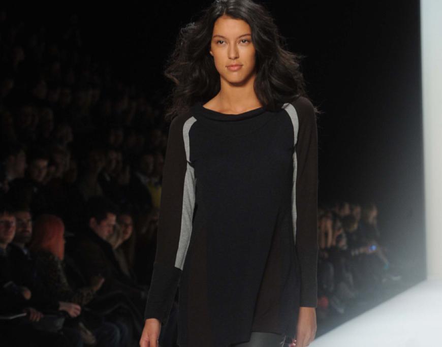 Rebecca Zarah Mir auf dem Runway bei Minx by Eva Lutz