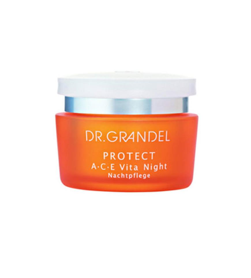 Diese Pflege hat Nachtschicht und versorgt die Haut mit allem was sie benötigt um am nächsten Tag widerstandsfähig in den Tag zu starten. Dr. Grandel ACE Vita Night, Tiegel 50 ml, ca. 42 Euro