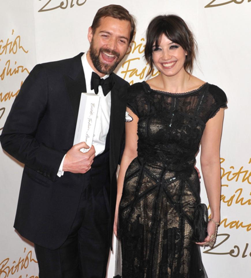 Daisy Lowe durfte E.Tautz den Award als besten Männer-Designer überreichen. Gratulation!