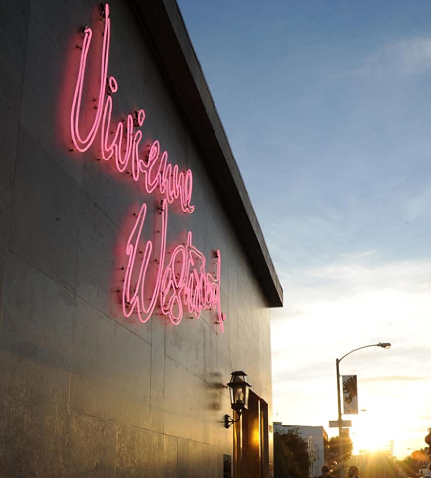 Der neue Store scheint in der Sonne von Melrose, Kalifornien