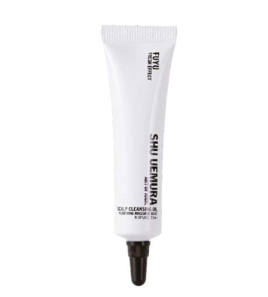 Scalp Cleansing Oil wurde extra für die sanfte Reinigung trockener Kopfhaut entwickelt, nur in Shu-Uemura-Salons, Behandlung (50 Minuten) ca. 60 Euro