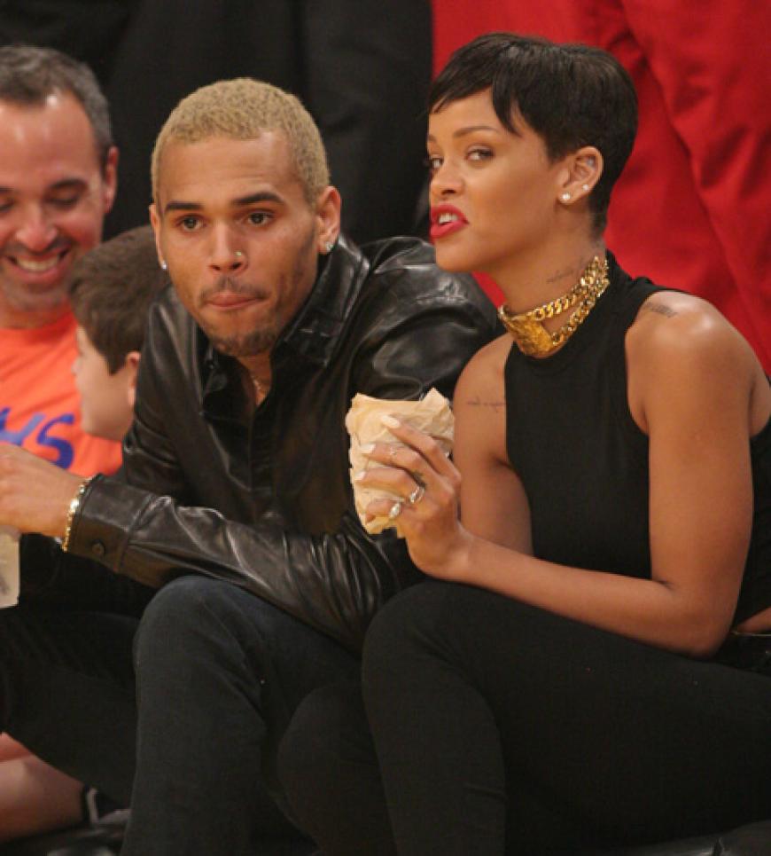 Ja, was denn nun? Sind Chris Brown und Rihanna wieder ein Paar oder nicht? Nach langem Versteckspiel zeigten sich die beiden am ersten Weihnachtstag beim Basketballspiel der LA Lakers gegen die New York Knicks in Los Angeles