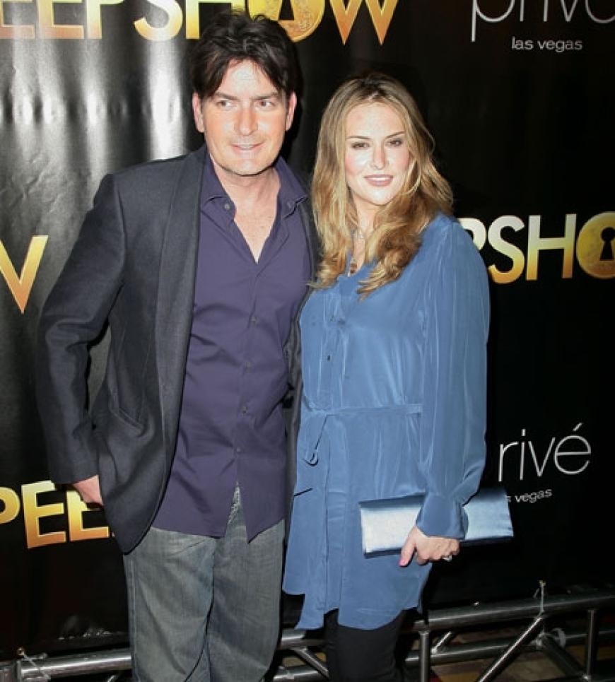 Die Zwillinge hatten einen Babysitter, Charlie Sheen und seine Frau Brooke mal einen freien Abend