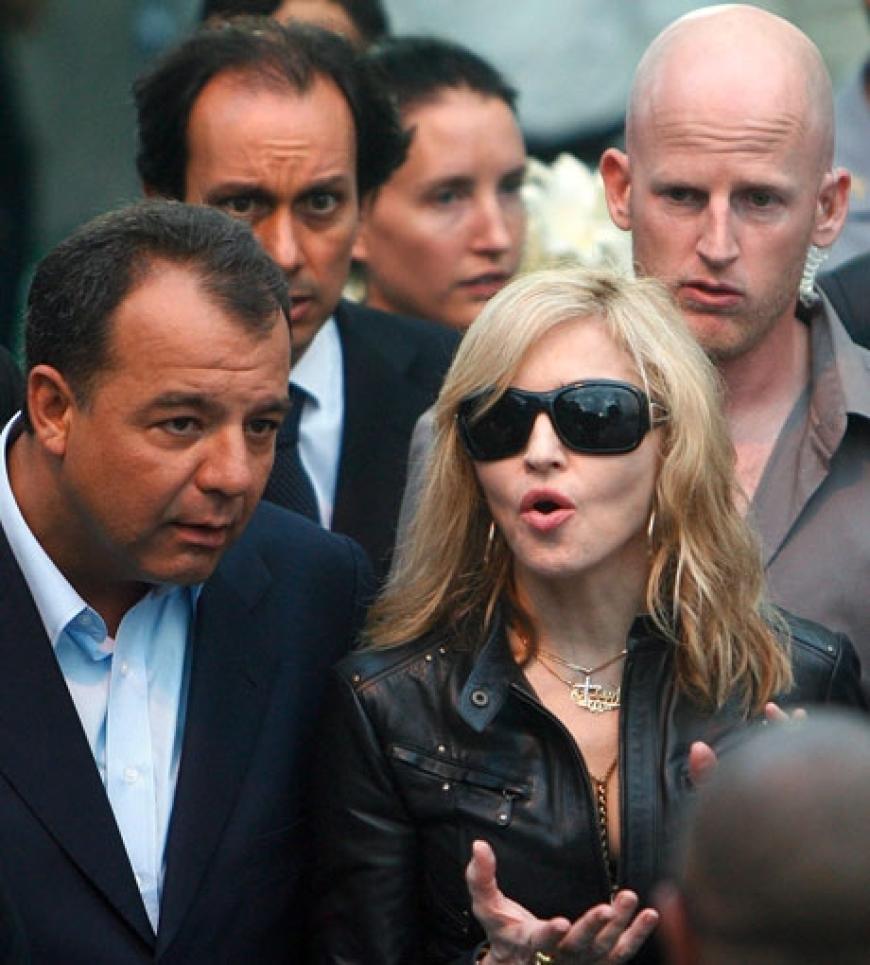 Superstar Madonna ist momentan zu Gast in Rio de Janeiro. Die Diva sammelt vor Ort Spenden für Arme und besucht ganz nebenbei die Eltern ihres Lovers Jesus Luz
