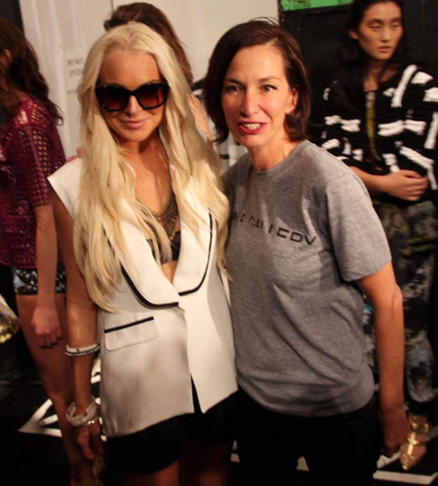 Lindsay Lohan schaute sich die Kollektion von Cynthia Rowley an
